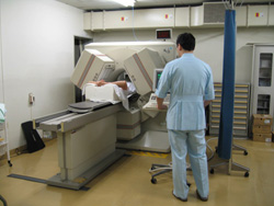 図1 SPECT(断層画像)専用3検出型撮像装置:PRISM 3000 図1 SPECT(断層画像)専用3検出型撮像装置:PRISM 3000